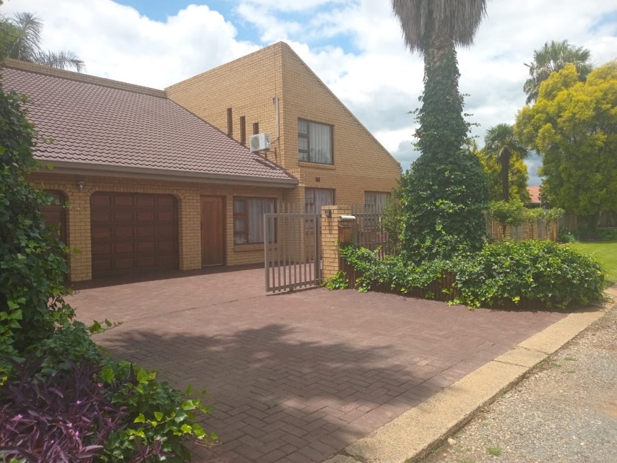 4 Bedroom Property for Sale in Vaalpark Free State